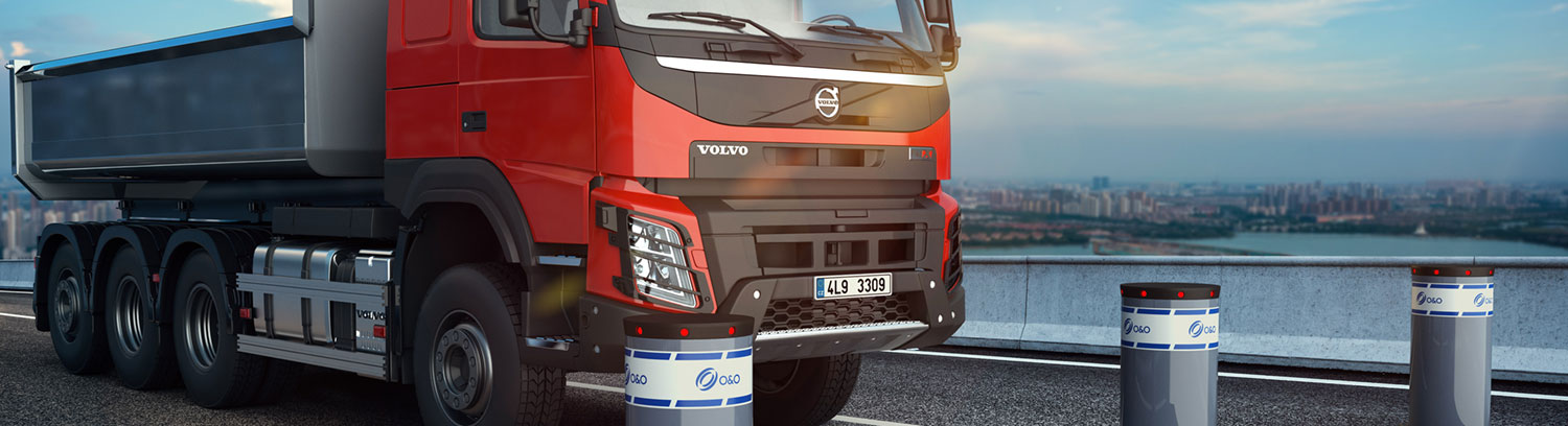 Nákladní automobil před automatickými sloupy