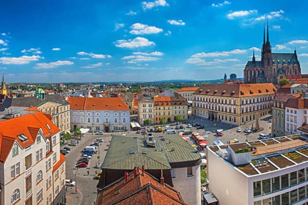 Automatické sloupy vytlačily řidiče z města