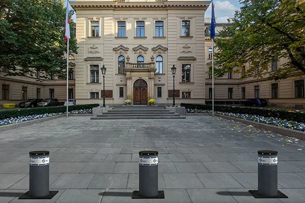 Návrh na zabezpečení vjezdu do památkové zóny pomocí automatických výsuvných sloupů