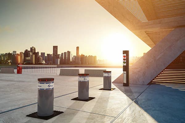 Návrh řešení automatických výsuvných sloupů na vjezdu a závory s totemem v městském parku.