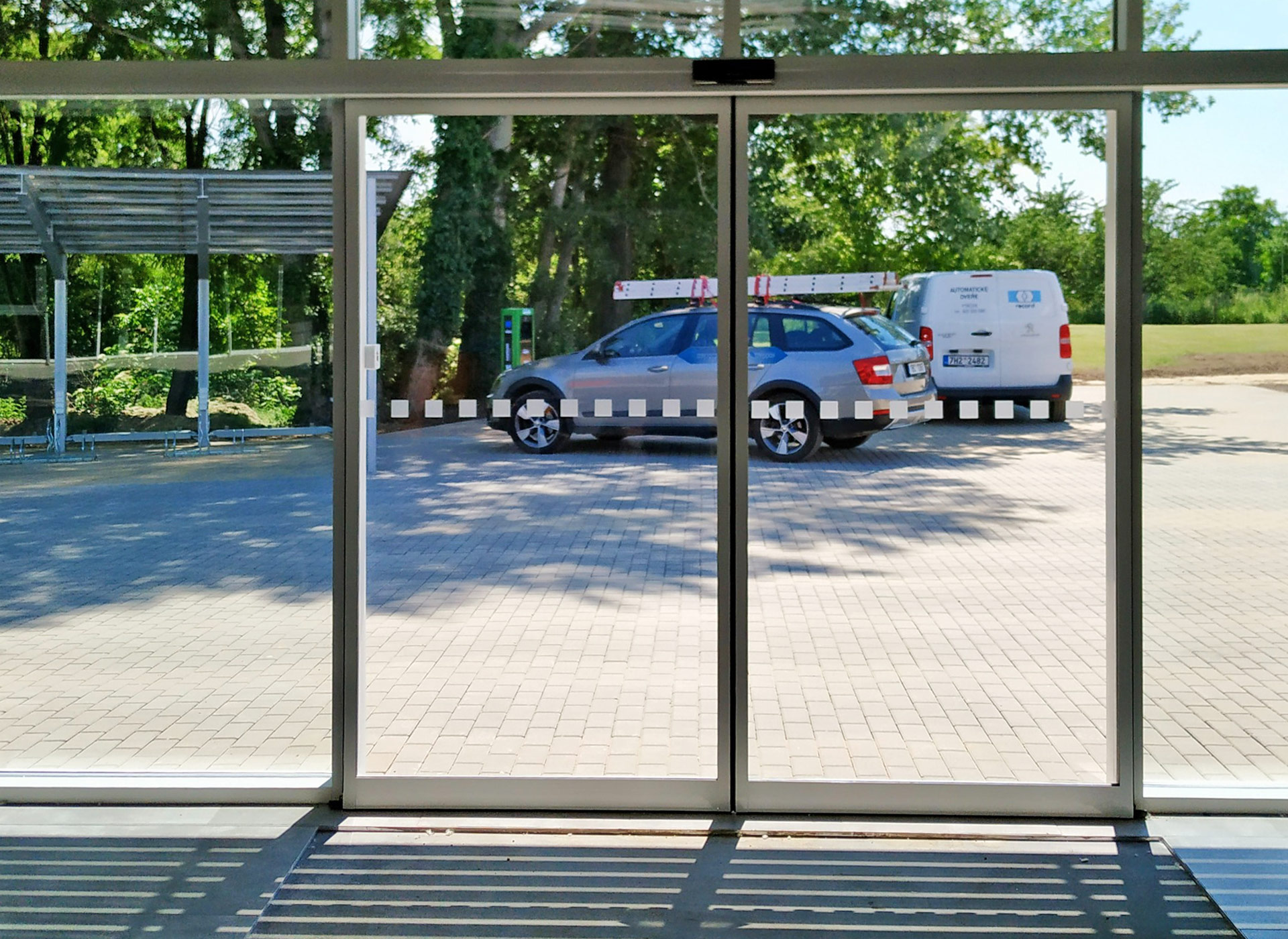 Realizace luxusních automaticky posuvných dveří